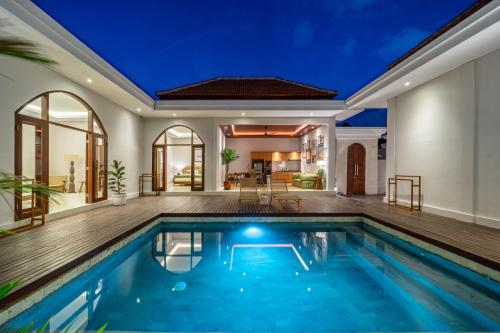 Sunterra 2 Bali Villa Dream with Huge Pool — 4-Star Luxury Hotel in Kerobokan, Indonesia