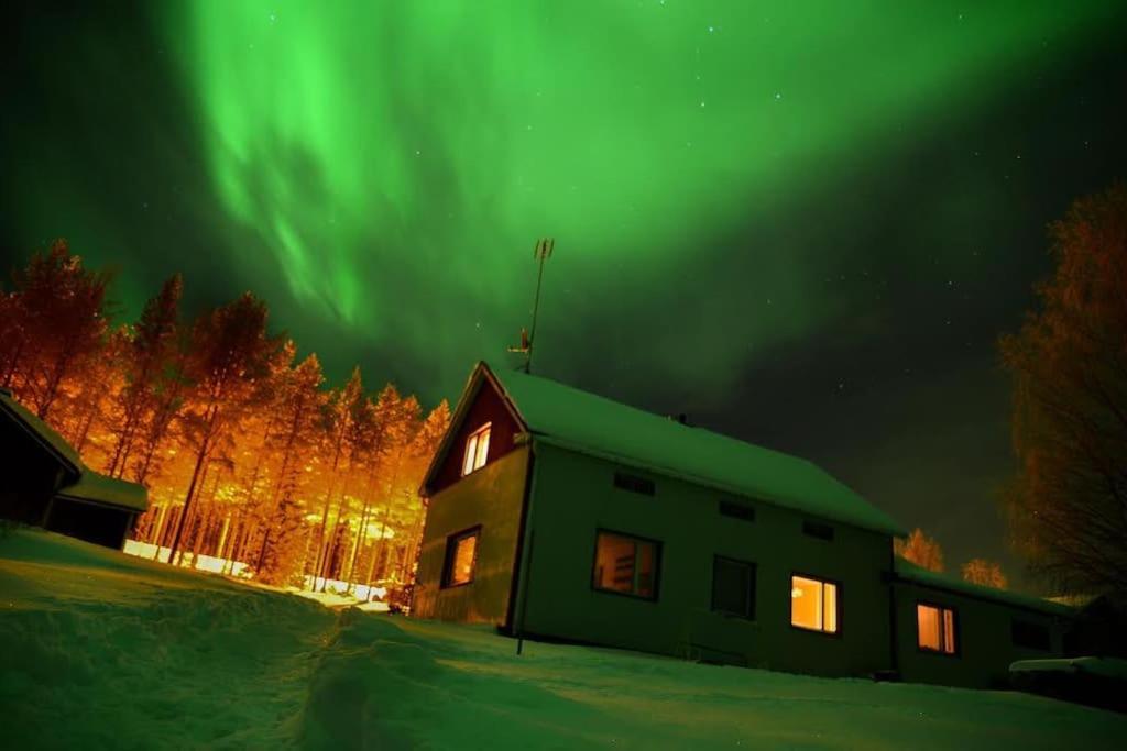 Authentic Arctic Country House by the River — 4-Star Luxury Hotel in Pelkosenniemi, Finland