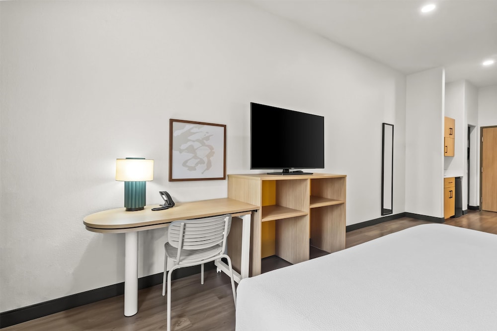 Spark By Hilton Houston Hobby Airport - photo 14