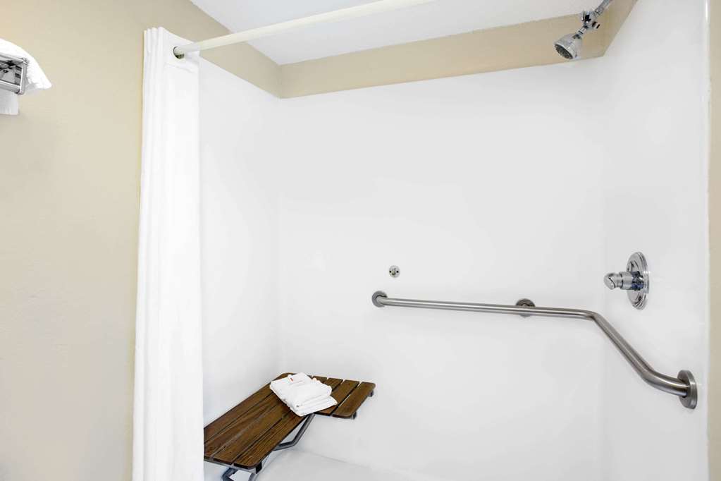 Super 8 by Wyndham Whiteville - photo 11