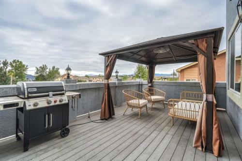 Mystique Villa Gym Pool Table BBQ Alfresco — 4-Star Luxury Hotel in Colorado Springs, United States