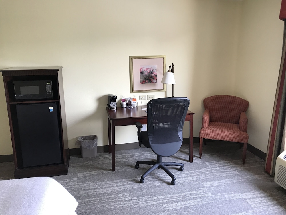Hampton Inn & Suites Lamar - photo 36