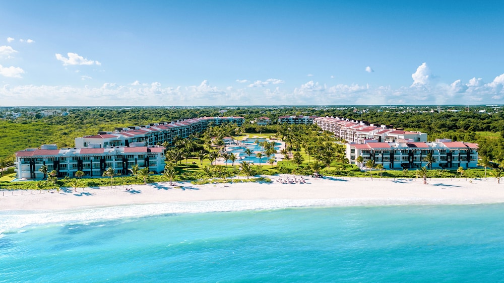 Mareazul Beach Front Condos At playa del Carmen — 4-Star Luxury Hotel in Playa Del Carmen, Mexico