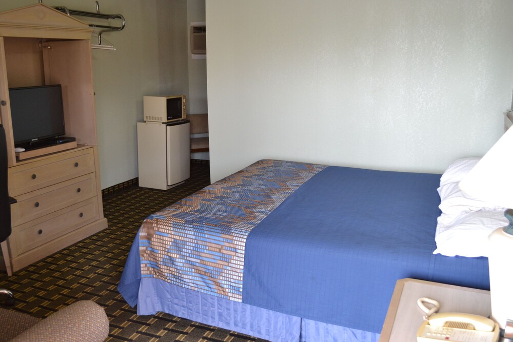 Lake Country Motel - photo 13