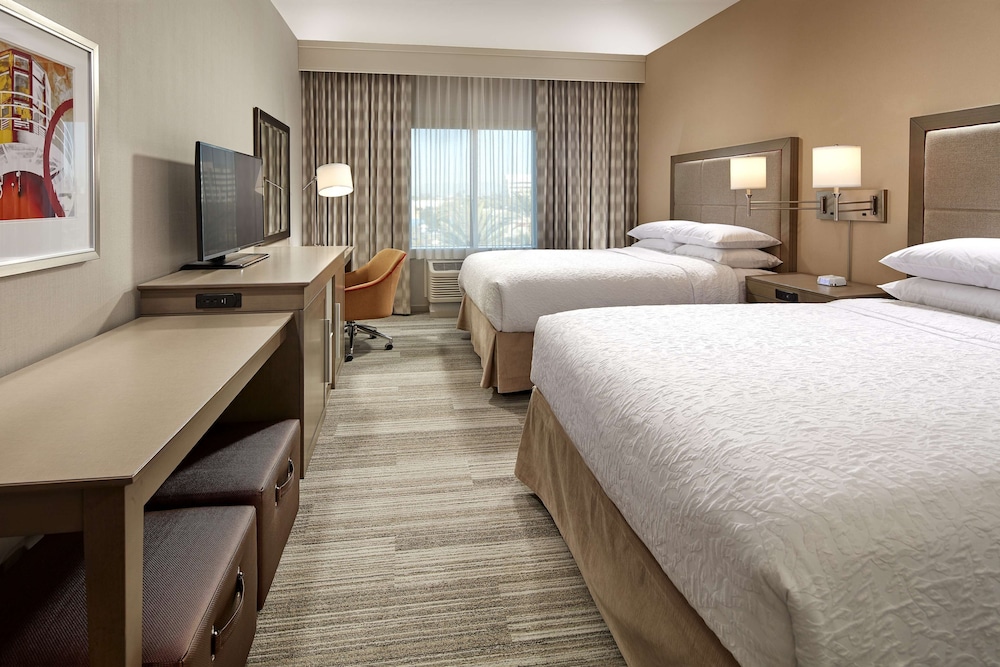 Hampton Inn Long Beach Airport - photo 11