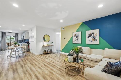 2 BD 2 BA Apartment with Pool Patio Courtyard — 4-Star Luxury Hotel in Dallas, United States