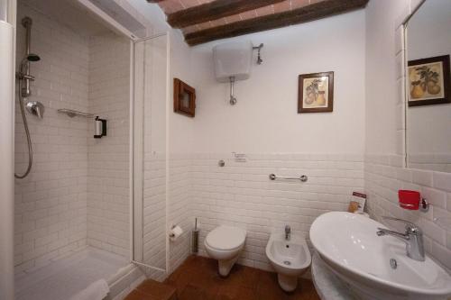 Tenuta Decimo Villa Dini — 4-Star Luxury Hotel in San Gimignano, Italy
