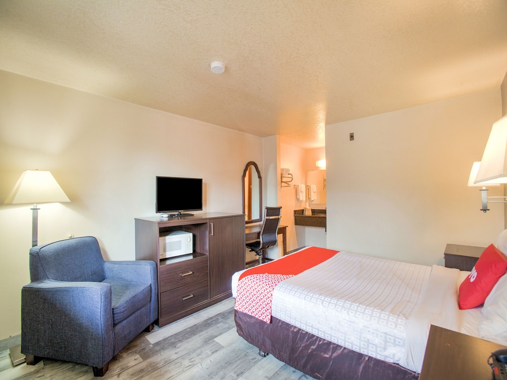 OYO Woodland Hotel and Suites - photo 17