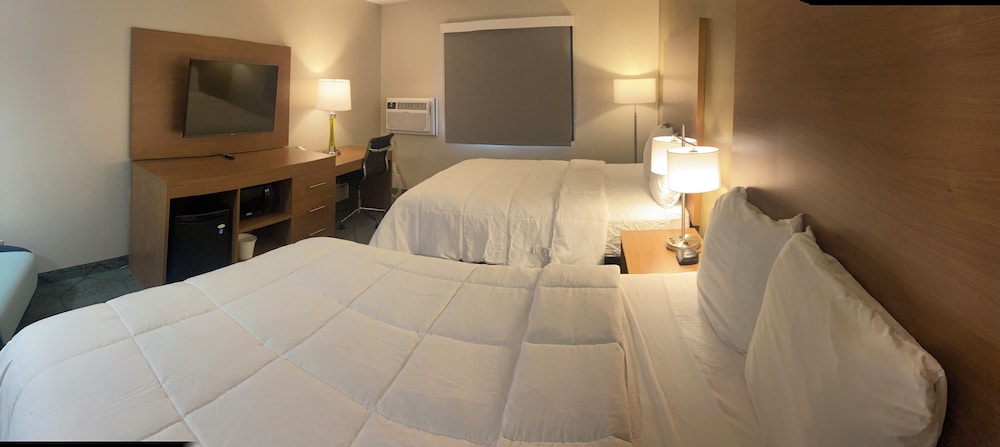 Super 8 by Wyndham Oshkosh Airport - photo 2