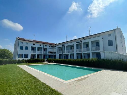 Eudaimonia Apartments Fratte — 4-Star Luxury Hotel in Santa Giustina In Colle, Italy