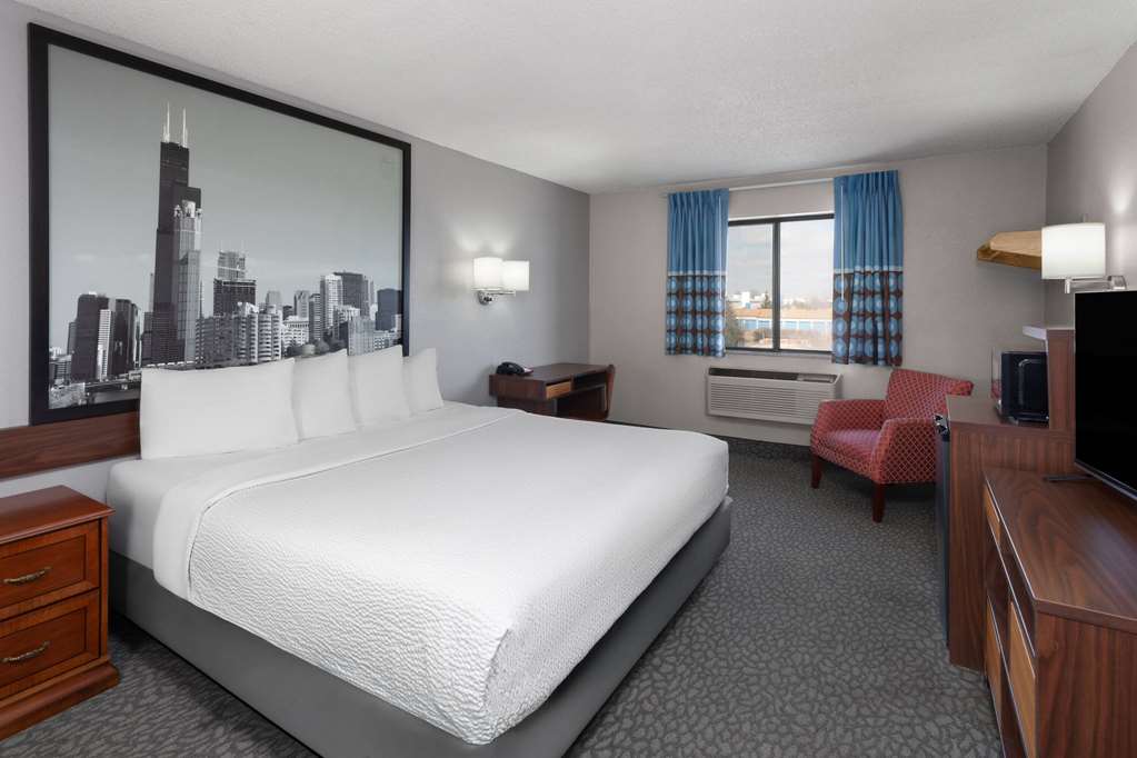 Super 8 by Wyndham Romeoville Bolingbrook — hotel in Romeoville