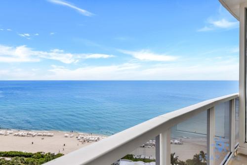 Deluxe Studio Ocean View Premium Amenities pet-friendly hotel Sunny Isles Beach