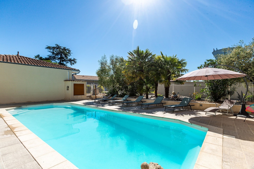 Logis Hôtel L'Oliveraie - carbon neutral hotel in Cognac