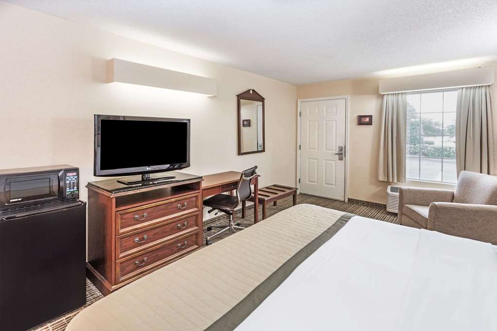 Baymont by Wyndham Valdosta at Valdosta Mall - photo 11