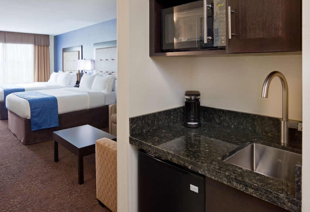 Holiday Inn Express & Suites Davenport by IHG - photo 10