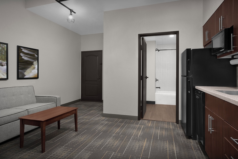 The Suites Hotel at Waterfront Plaza - photo 24