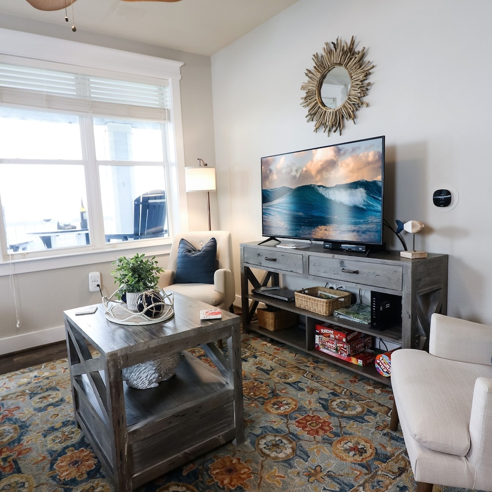 Resort Living on the Bay 2 bed 2 Bath Gorgeous Views Heated Infinity Pool Beach Access Galveston - photo 10
