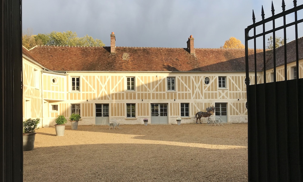 Domaine Du Plessis Luzarches — hotel in Luzarches