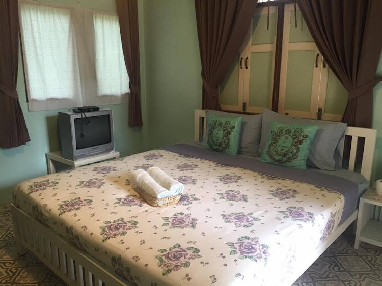 Relax Smile Resort in Amphawa, Thailand