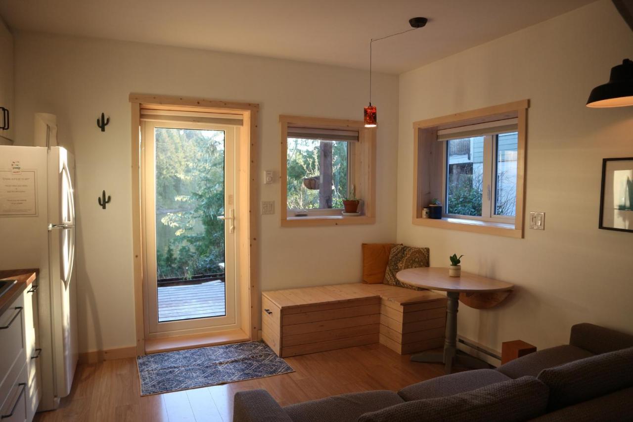 Le Chalet Waterfront Studio Suite View Patio Kitchen — 4-Star Luxury Hotel in Ucluelet, Canada