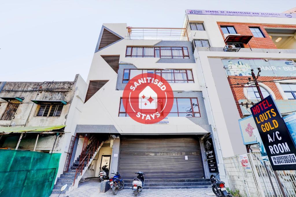 Collection O Lotus Gold in Vadodara, India