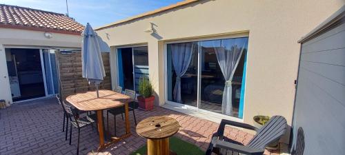 Studio Location Saisonniere Bord de Mer. in Saint-Michel-Chef-Chef, France