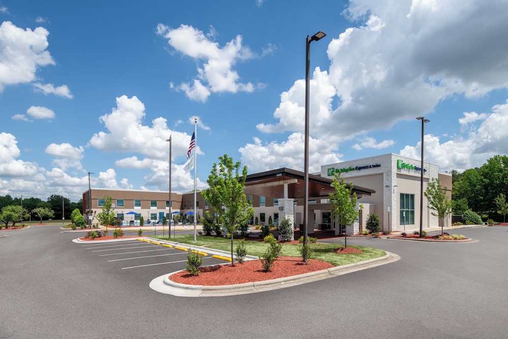 Holiday Inn Express & Suites Wilson I 95 By IHG - carbon neutral hotel in Wilson