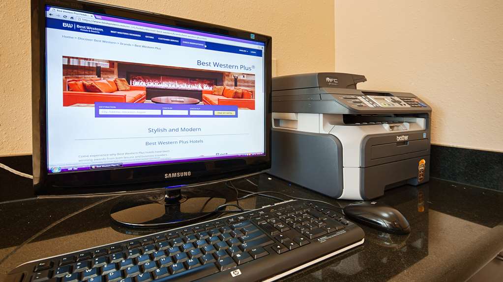 Best Western Plus New Caney Inn & Suites - photo 44