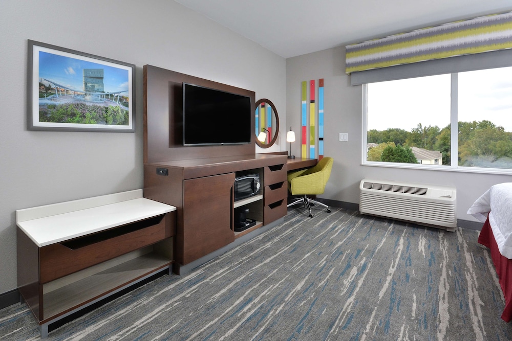Hampton Inn & Suites by HIlton Charlotte North I 485 - photo 32