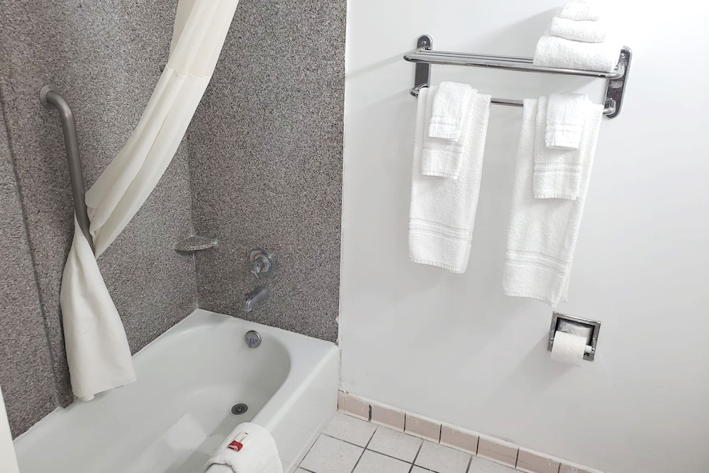 Coratel Inn & Suites by Jasper New Braunfels IH 35 EXT 189 - photo 29