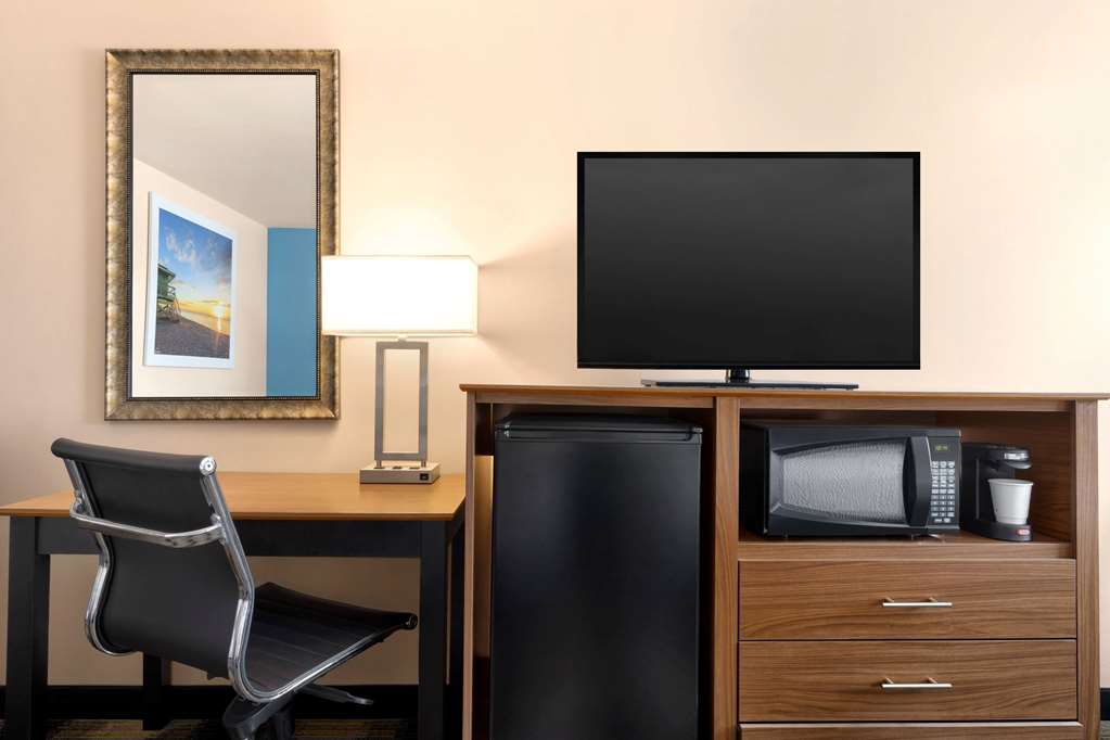 Days Inn By Wyndham Middletown Newport Area - photo 31