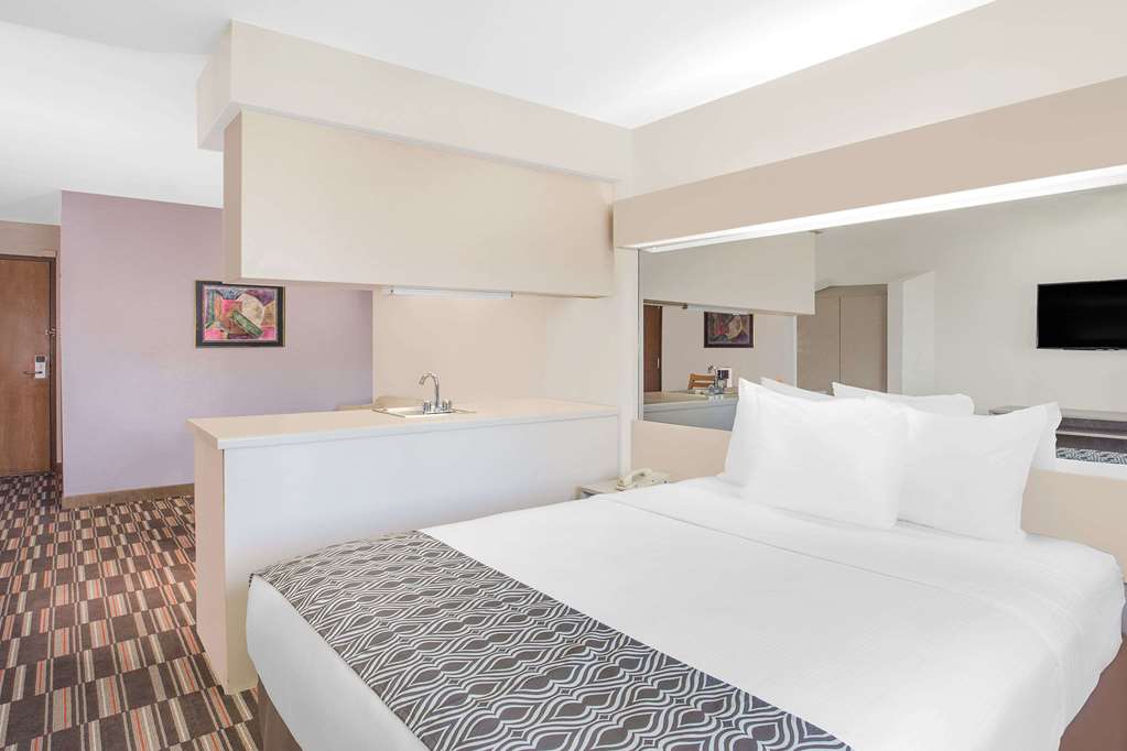 Microtel Inn & Suites by Wyndham Appleton - photo 8