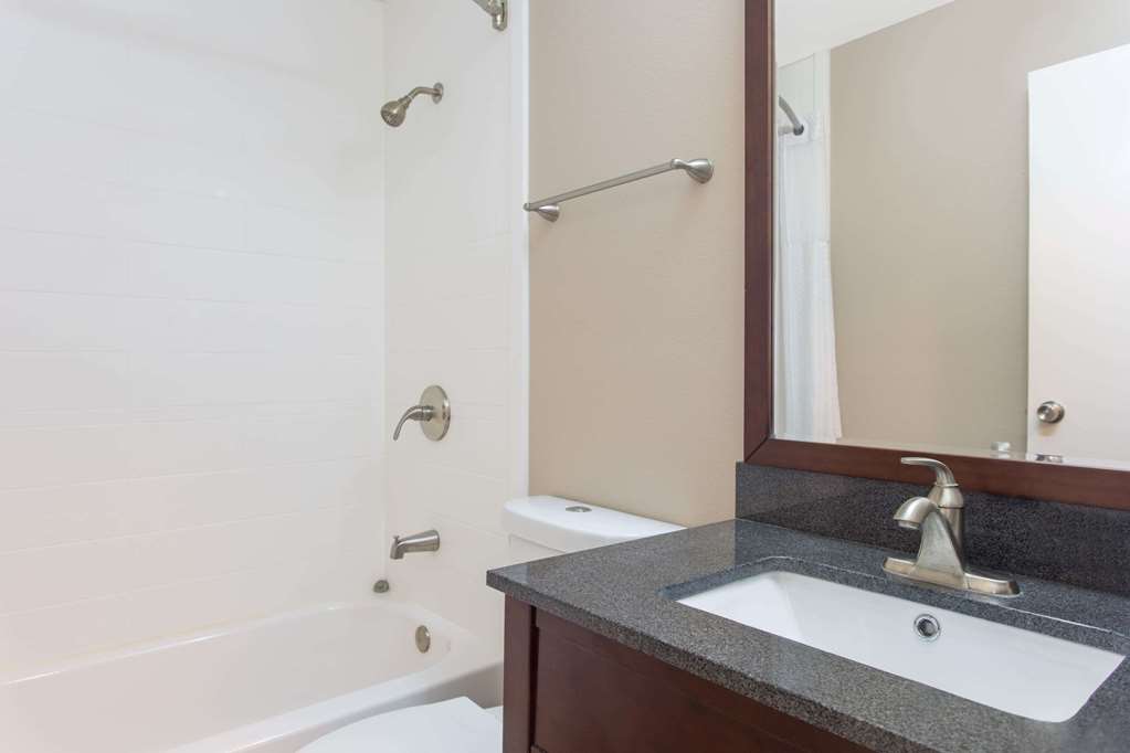 Super 8 by Wyndham Columbus Airport - photo 14
