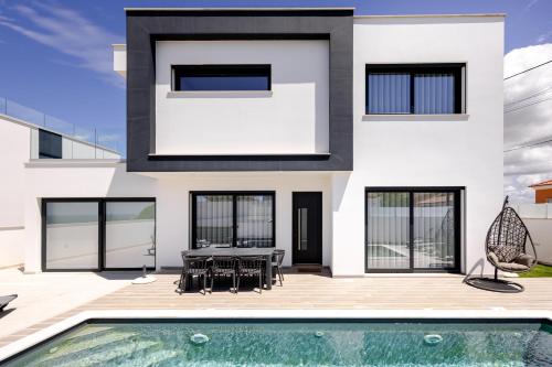 Villa Atlantica One luxury and unique with ocean view — 4-Star Luxury Hotel in Lourinha, Portugal