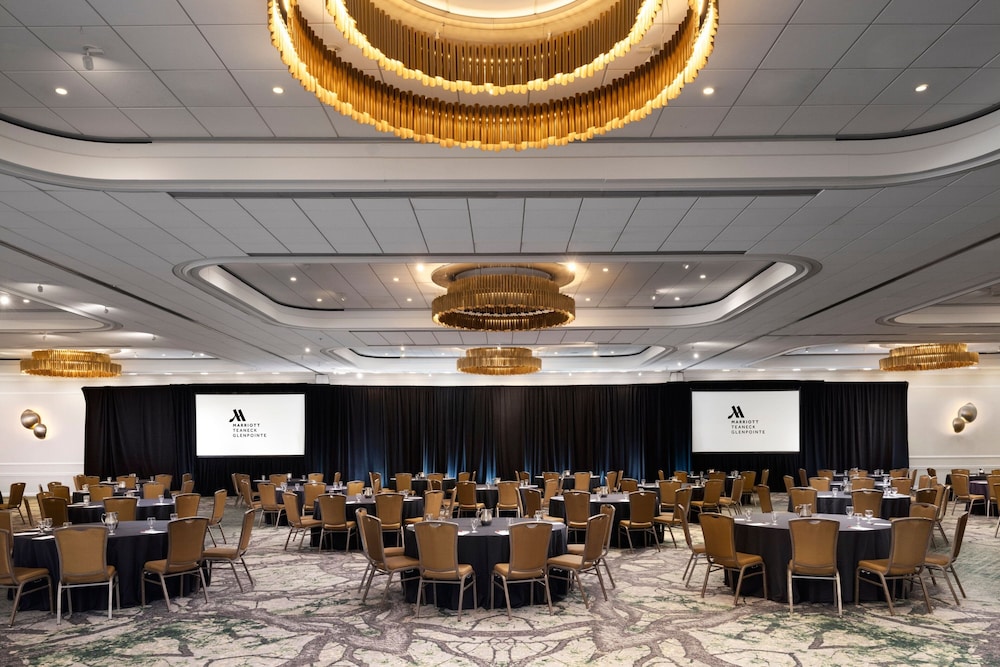 Teaneck Marriott at Glenpointe - photo 35