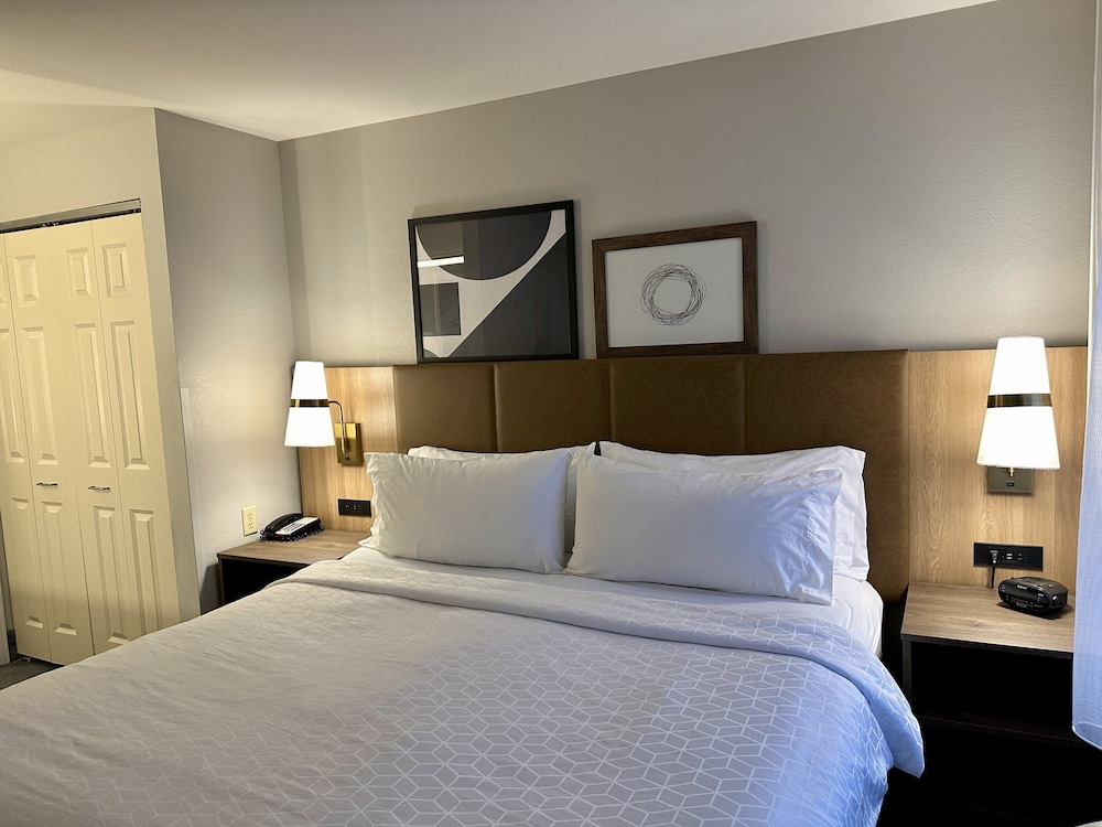 Staybridge Suites Milwaukee West Oconomowoc by IHG - photo 16