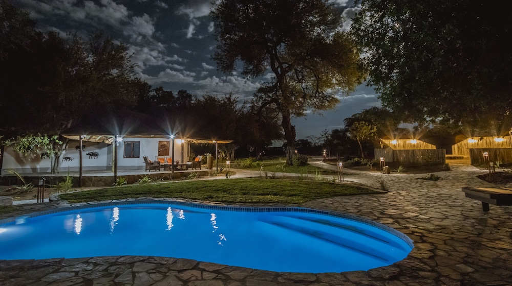 Ku Sungula Safari Lodge — 4-Star Luxury Hotel in Hoedspruit, South Africa