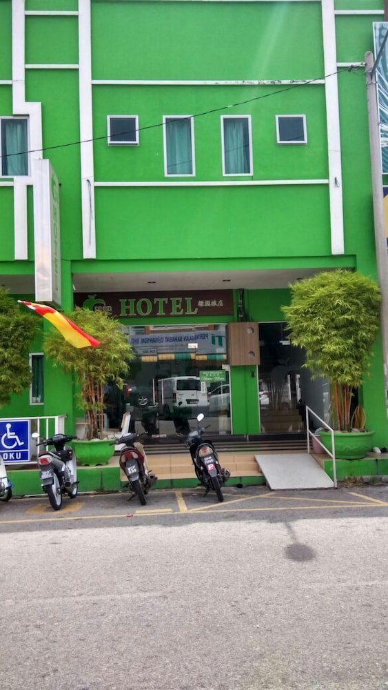 Green Hotel — hotel in Sungai Besar