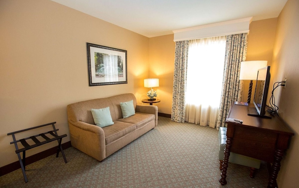 Embassy Suites by Hilton Savannah Historic District - photo 24
