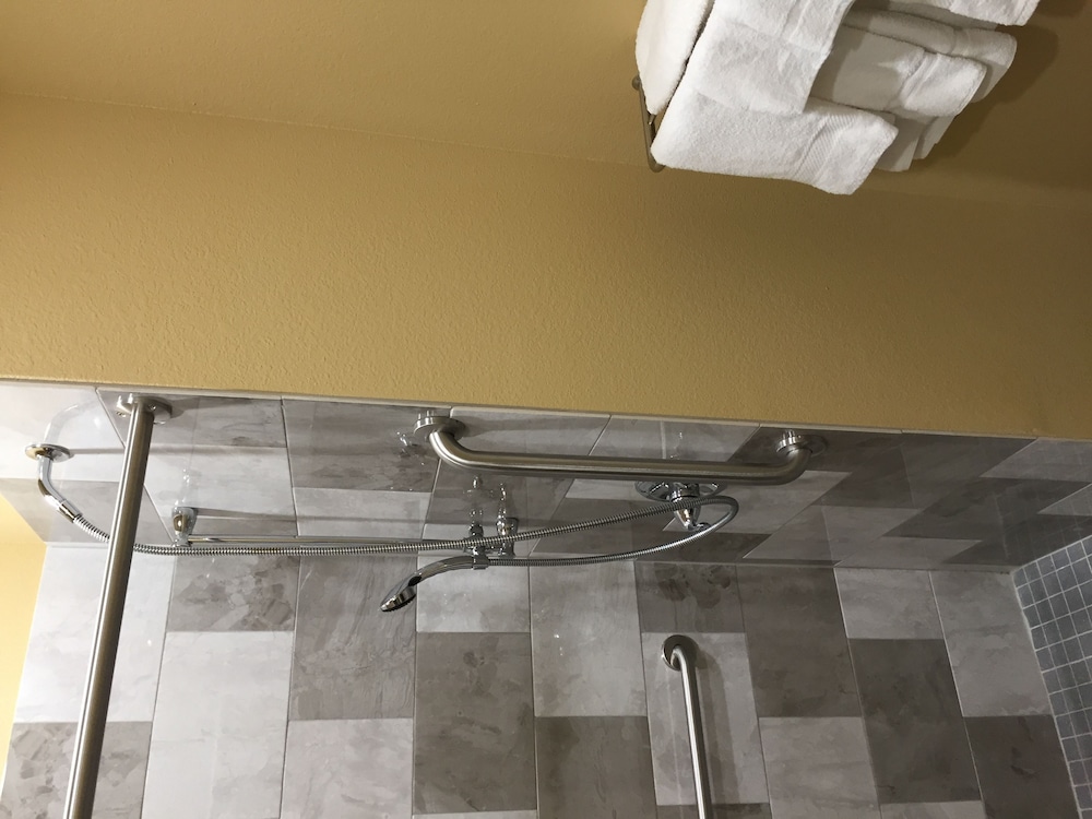 La Bonita Inn & Suites - photo 22