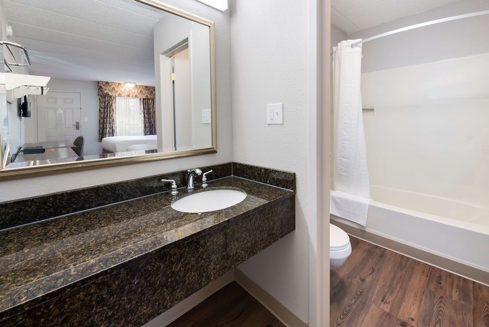 Americas Best Value Inn Columbus - photo 6