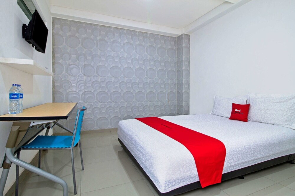 RedDoorz @ Pulomas - last minute hotel in Jakarta