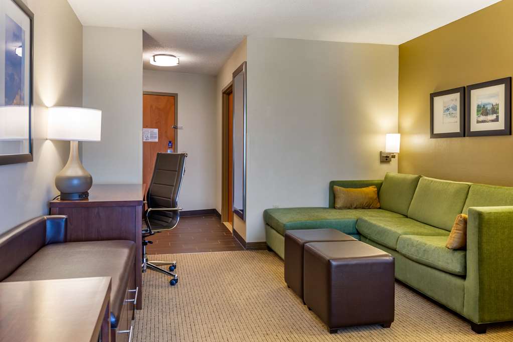 Comfort Suites Lancaster Amish Country - photo 19