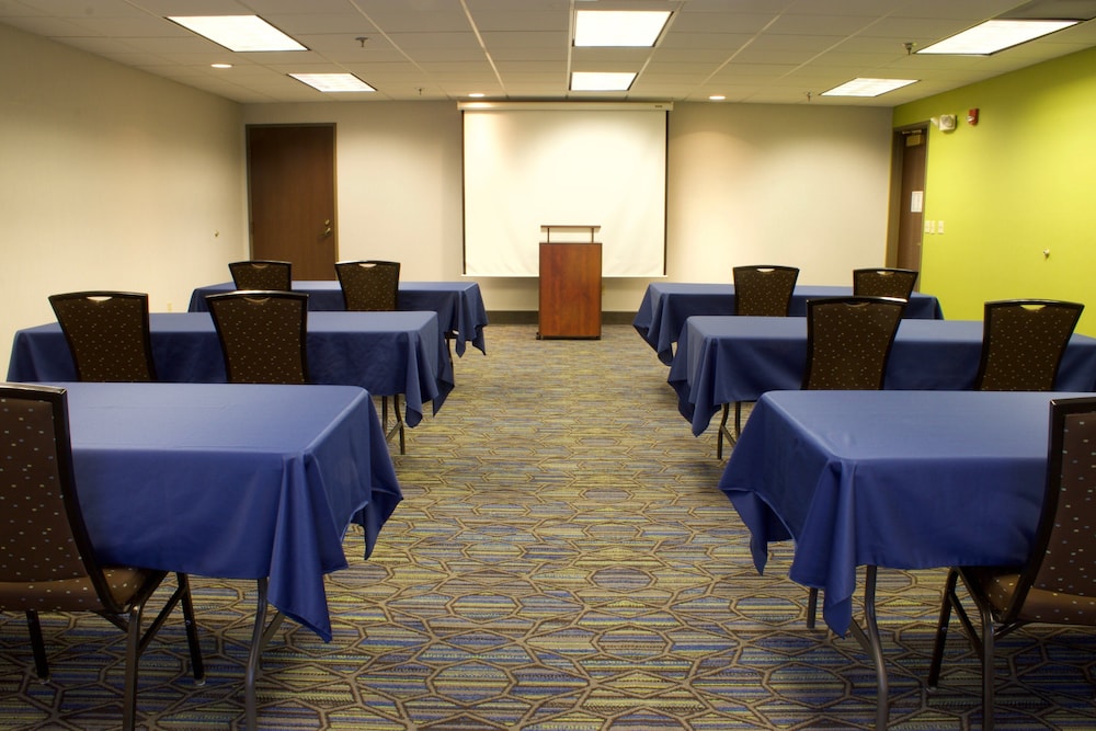 Holiday Inn Express & Suites Vadnais Heights by IHG - photo 63