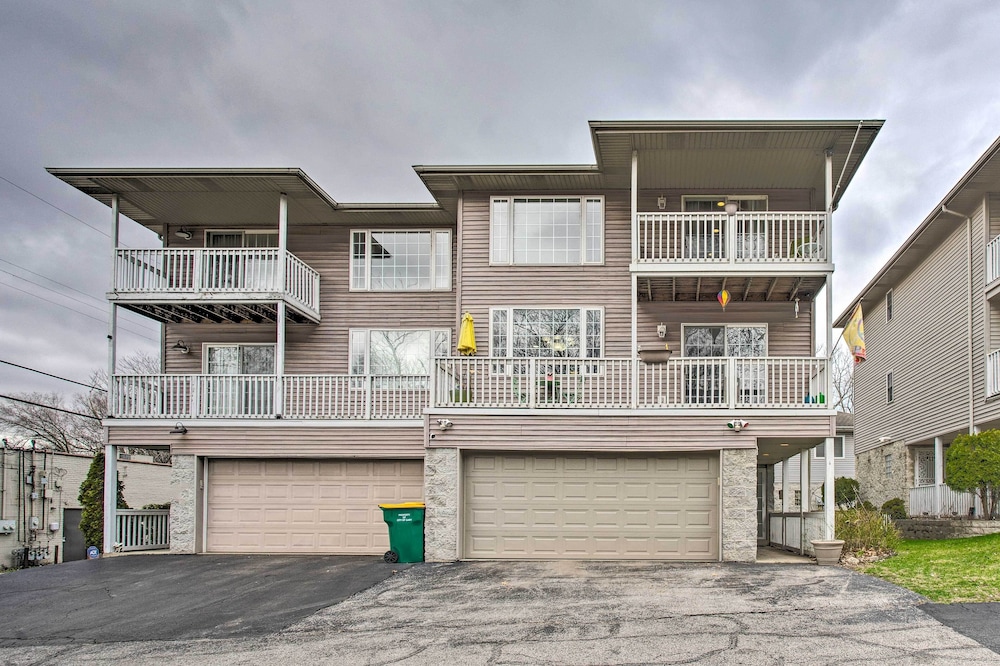 Immaculate Family Townhome Walk to Beach — Gary — photo 4