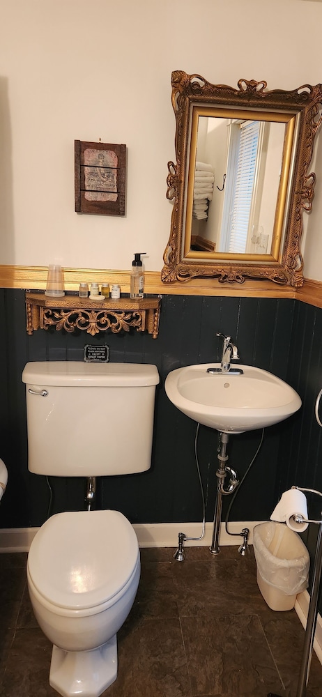 Oaklawn Inn Llc - photo 70