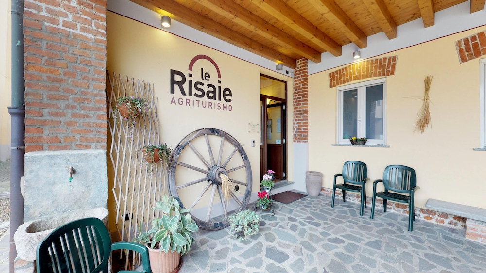 Agriturismo Le Risaie — 4-Star Luxury Hotel in Basiglio, Italy
