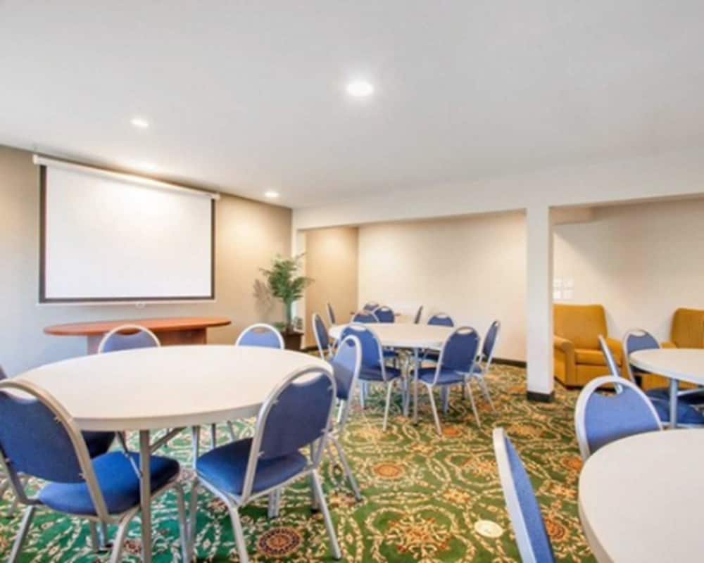 Quality Inn Airport Convention Center - photo 4