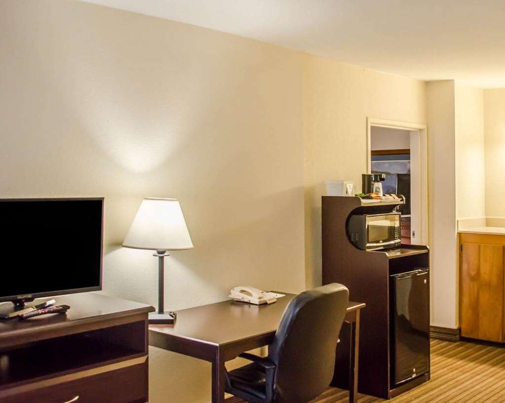 Quality Inn & Suites Pensacola Bayview - photo 15