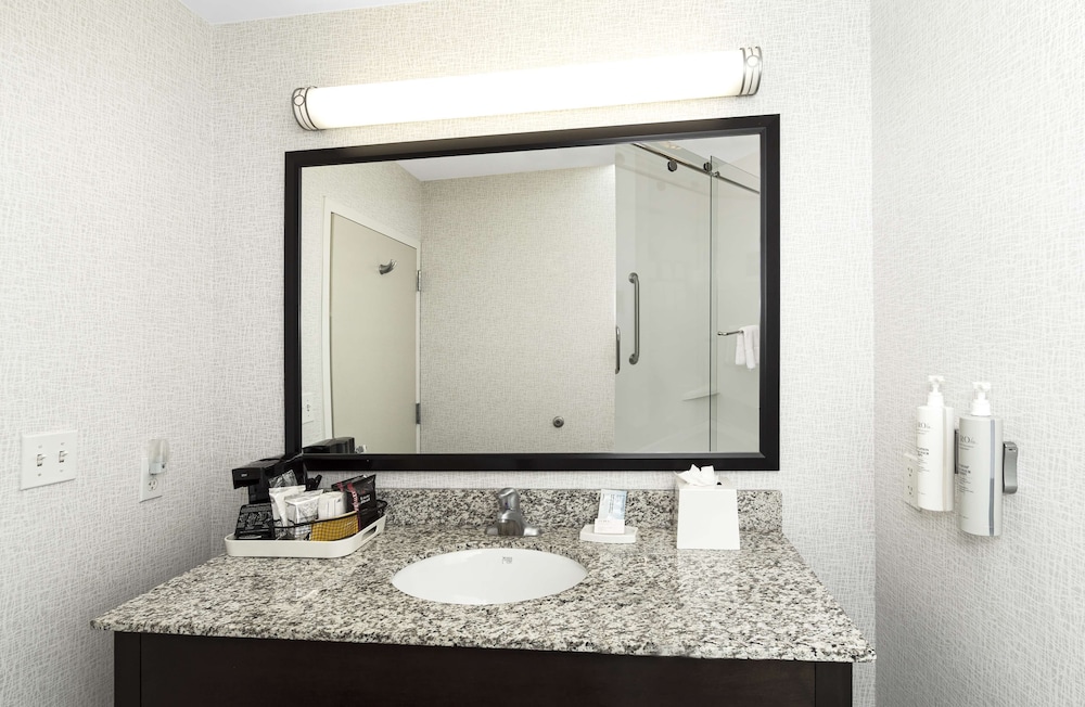 Hampton Inn & Suites Raleigh Downtown - photo 77